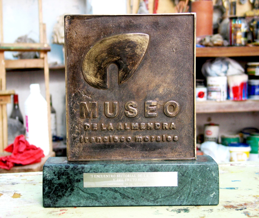 Premios en bronce o metal con logo empresa